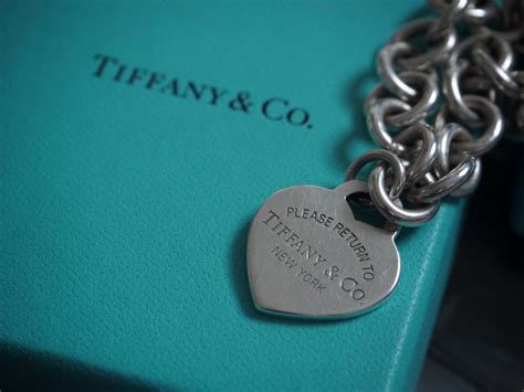 how to spot fake tiffany bag drawstrijg|how to spot a fake tiffany.